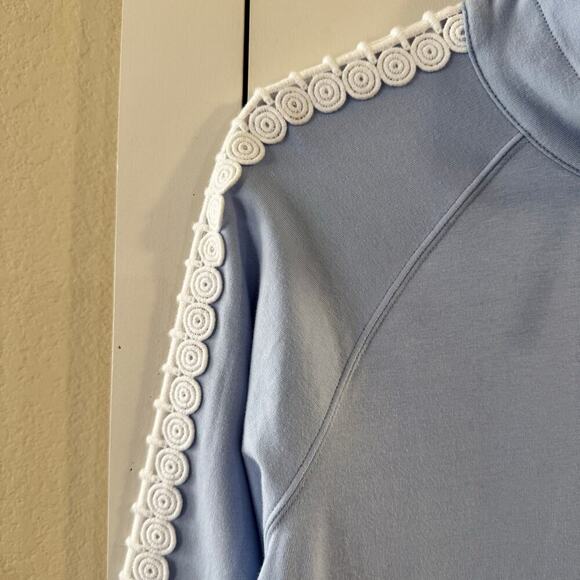 LILLY PULITZER Women’s Skipper Popover Size Medium Peek-A-Boo Lace Sleeve Blue - Picture 4 of 6